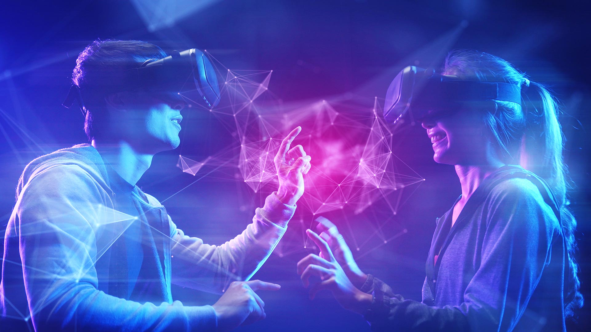 duas pessoas se conectando atraves da realidade virtual