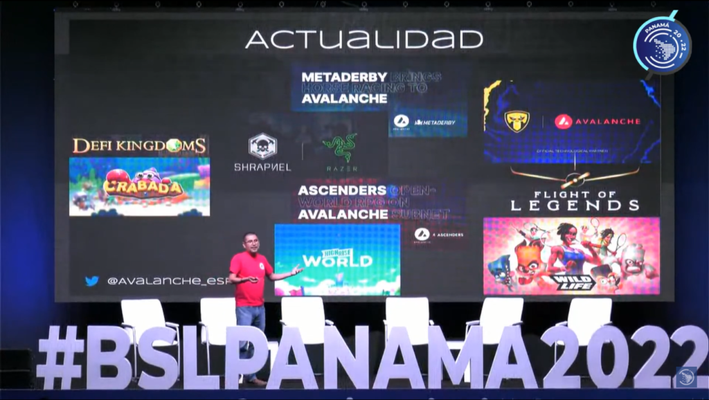 En la imagen, Ricardo Vázquez mostró al público un portafolio del gaming vinculado al criptomundo, presentando proyectos de videojuegos que actualmente están en desarrollo y que prometen entregarnos una calidad superior en cuanto a la jugabilidad y contenidos.