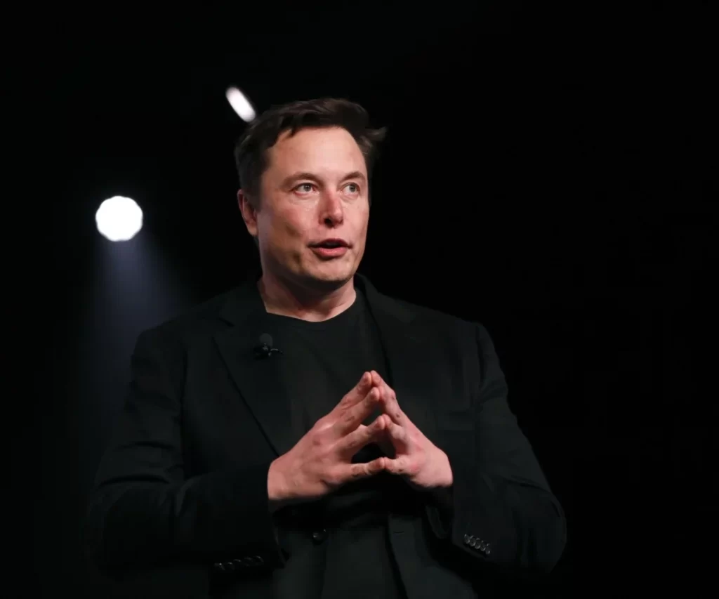 Elon Musk apoya la carta pública para detener por al menos unos 6 meses el «frenético» avance de la Inteligencia Artificial. 